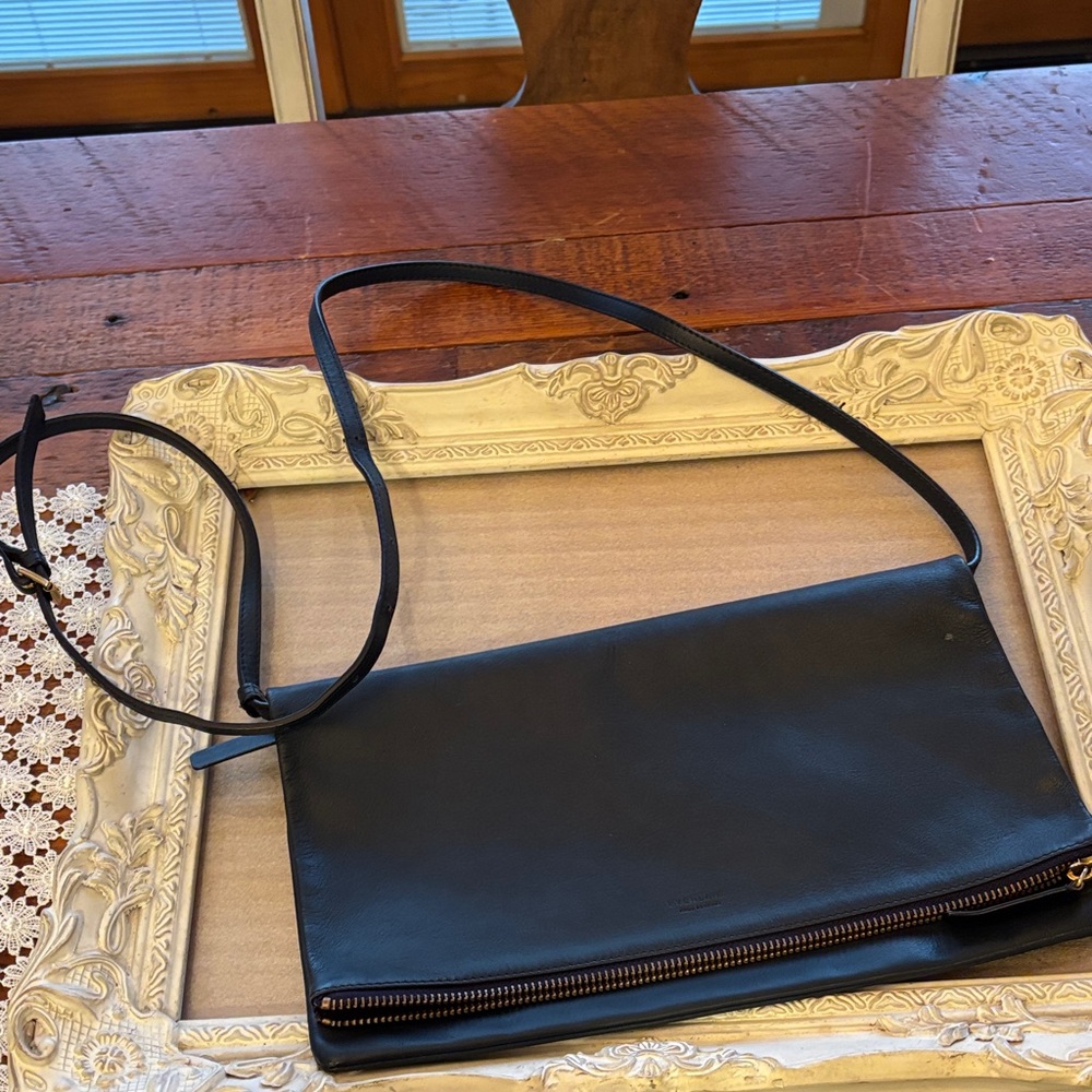 Black Leather Crossbody Bag Everlane Crossbody Purse.  In Excellent Condition.